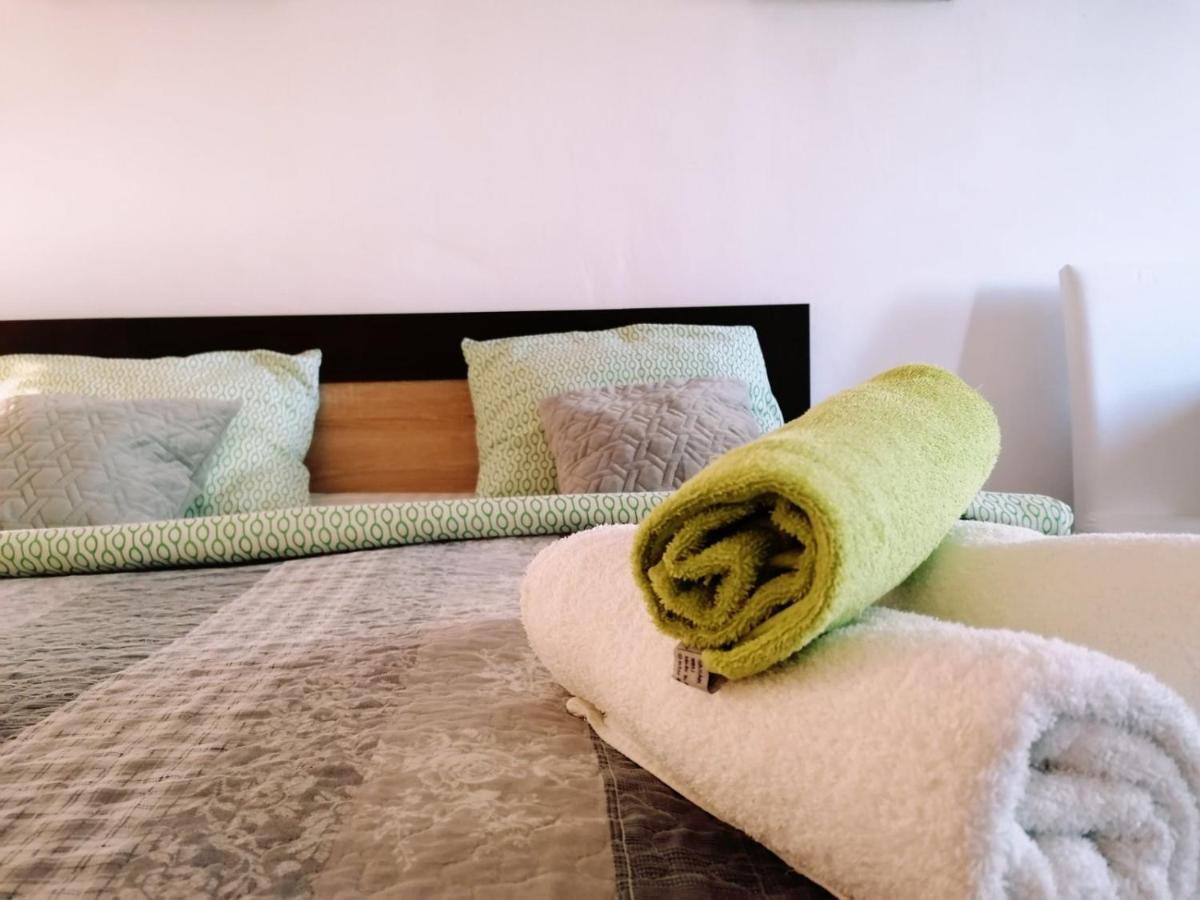 Nexus Happy Apartment Миеркуря Чук Екстериор снимка