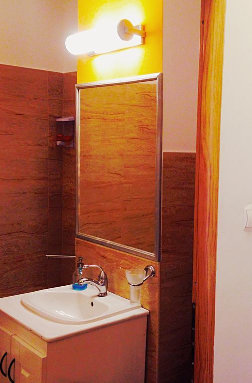 Nexus Happy Apartment Миеркуря Чук Екстериор снимка