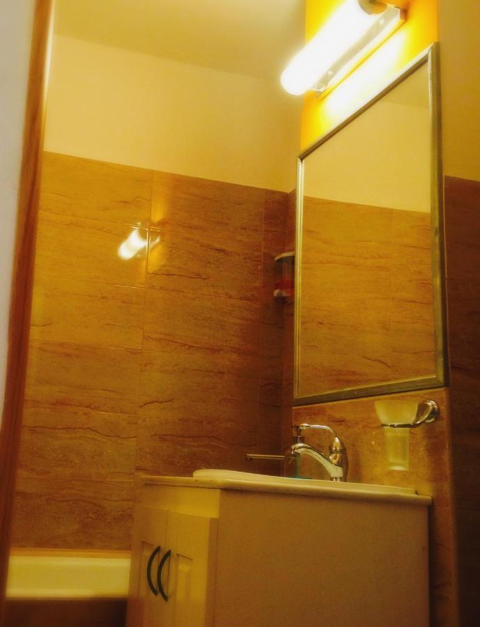 Nexus Happy Apartment Миеркуря Чук Екстериор снимка